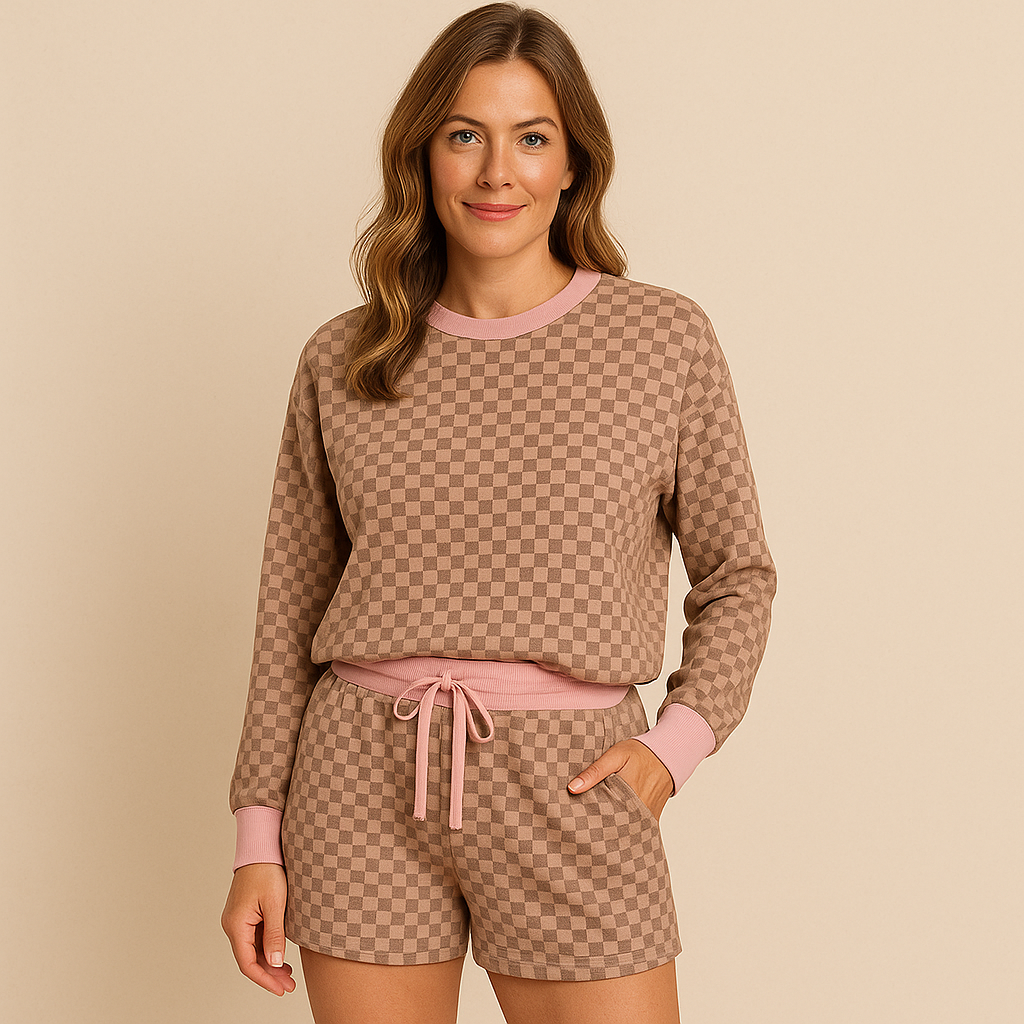 WALLIN – Rutigt Tvådelat Damset med Långärmad Tröja & Shorts | Bekväm och Trendig Lounge- & Fritidsoutfit